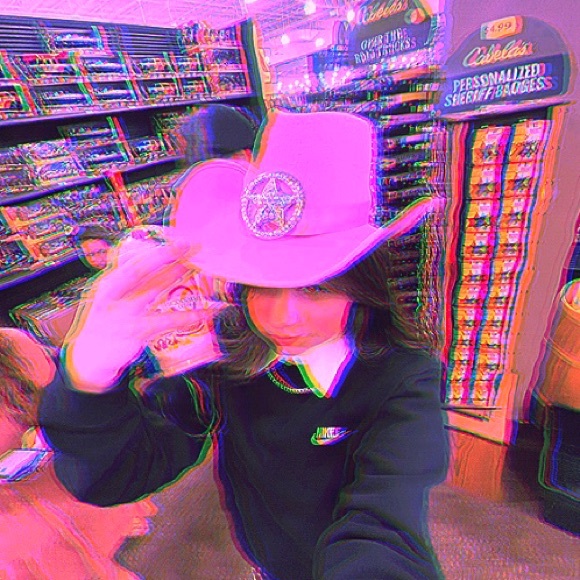 Meet your Posher, Violetta - Picture 1 of 1